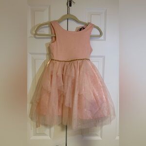 Elegant dress for a 6 year old. Sparkly.